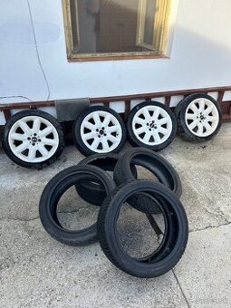 17 elektróny a sada zimných a letných pneumatík