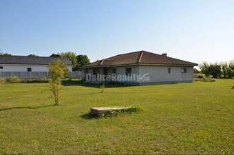 DOBRÉ REALITY - priestranný rodinný dom s veľkým pozemkom v - 1