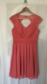 Axer spoločenské šaty