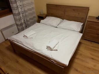 Manželská posteľ s matracom 160×200 cm