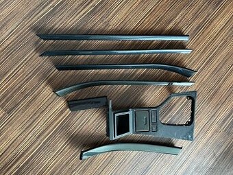 Čierny dekór + zadné pilierové svetlá pre BMW e39 sedan