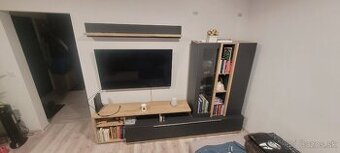 Obývacia stena v zachovalom stave.