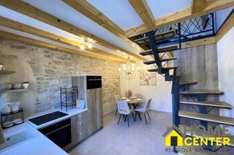 NA PREDAJ novozrekonštruovaný kamenný dom / 60 m²/ Kaštela