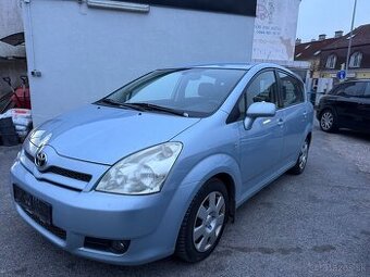 TOYOTA COROLLA VERSO 2,2 DIESEL 100KW KLÍMA  ŤAŽNÉ