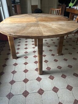 Predám starší rozkladací, drevený stôl