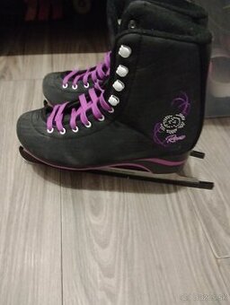 Predám dievčenské korčule