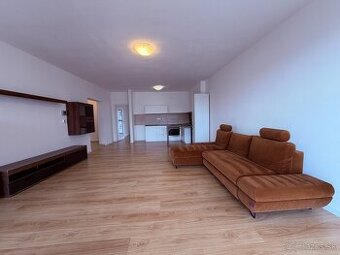 EXKLUZÍVNE Slnečný 2-izbový byt, 67m2, vlastné parkova