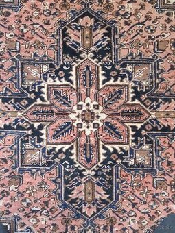 Pravý ručne viazaný perzský koberec Heriz – 206 × 282 cm