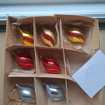 Starožitné vianočné ozdoby.