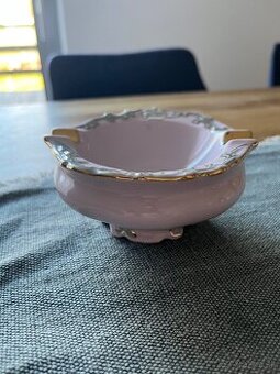 ruzovy porcelan - popolnik