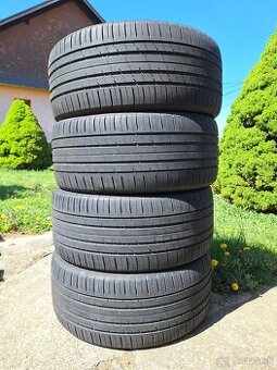 285/40R21 Tracmax