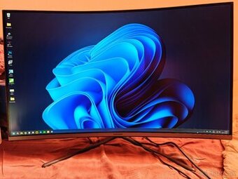 Zakrivený 32“ UHD 4K monitor Samsung U32R590CW