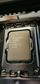 Intel i7 13700F