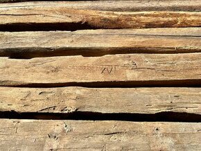 Staré dubové hranoly - ručne kresané - 1