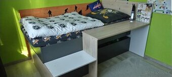 Postel so stolíkom