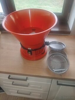 Predám šrotovník MILL ETM 1,2kW so zasobníkom 50L
