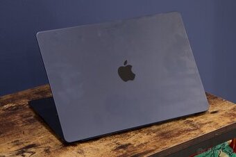 Predám MacBook Air 13 M3 16/256 spacegrey