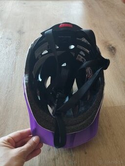 Predam detsku prilbu na bicykel