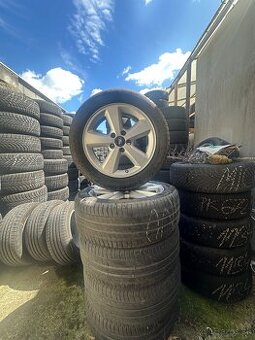 ✅ 205/55 R16 Goodyear + originál disky Ford – TOP STAV