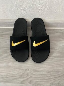 Nike šľapky 40