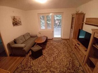 Prenájmem 3-izbový byt v centre Levíc