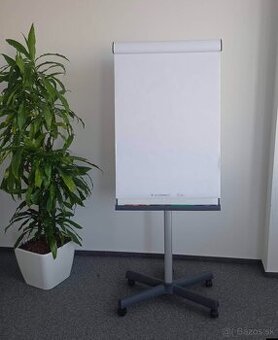 Flipchart na kolieskach + 30 ks papierov