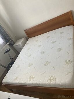 Predam postel 200x180cm