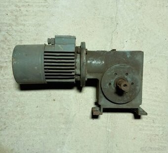Predám elektromotor s prevodovkou