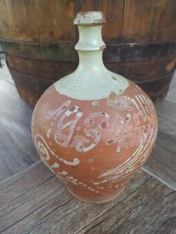 Hlinená halbica, krčah 1937