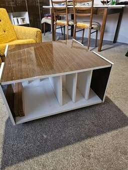 Starší nábytok a dekorácie