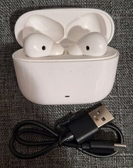 Biele bluetooth slúchadlá