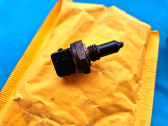 BMW E46 E90 E91 E92  Snímač Teploty Oleja Kvapaliny 1433076