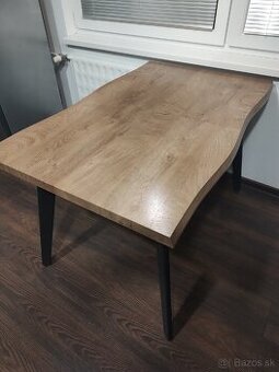 Jedálenský stôl