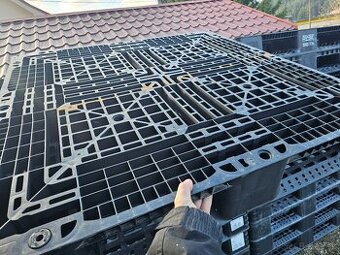 Plastové palety 110x110cm