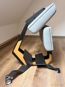 ERGONOMICKA STOLICKA NESEDA