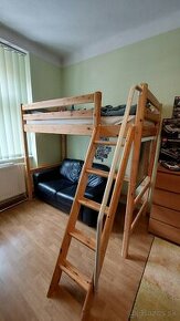 Vyvýšena poschodová posteľ Flexa z masívnej borovice
