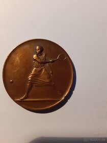 Bronzova medaila ženskej dvojhry z roku1927