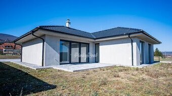 Pinky real – moderný bungalov č. 1 v Smoleniciach