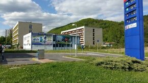 Predaj 2 podlažný objekt s parkovaním v B.B.