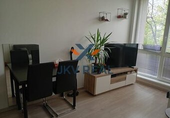 Krásna a praktická dvojgarzónka v tichej lokalite v Podunajs