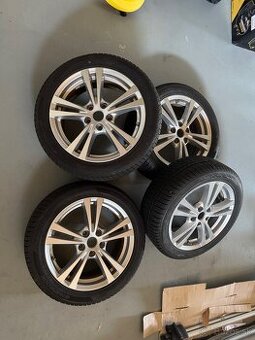 Predam hyundai zimne kolesa 215/50R17