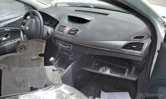 Renault Megane 1.6 2011 predám MOTOR K4MV8, DVERE, NÁRAZNÍK,