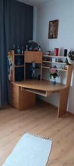 Rohový písací stôl