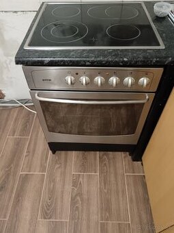 Predám komplet sklokeramickú varnú dosku s trubou