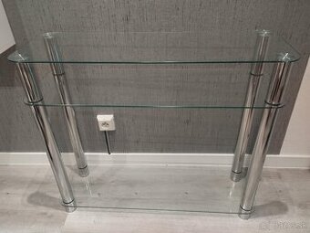 Skleneny odkladaci stolik