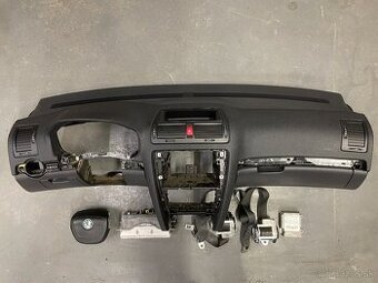 škoda octavia 2  palubna doska  airbagy