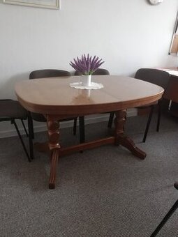 Predám masívny rozkladací jedálenský stôl