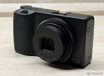 Ricoh GR III, počet záberov: 3600