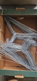 Predám drôtené vešiaky