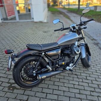 Moto Guzzi V9 Bobber